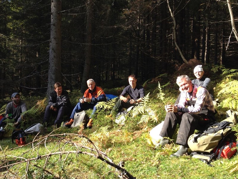 Matpause i Vestend: Eirik Formo, Hege Godli, Olaf Godli, Tom Erik Jonsen, Tore H. Rasmussen og Oddbjørn Hagen. Foto: Leif Øie