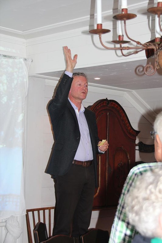 Formann Tore Heldrup Rasmussen ønsker velkommen. Foto: Nina Grønnestad Heldrup