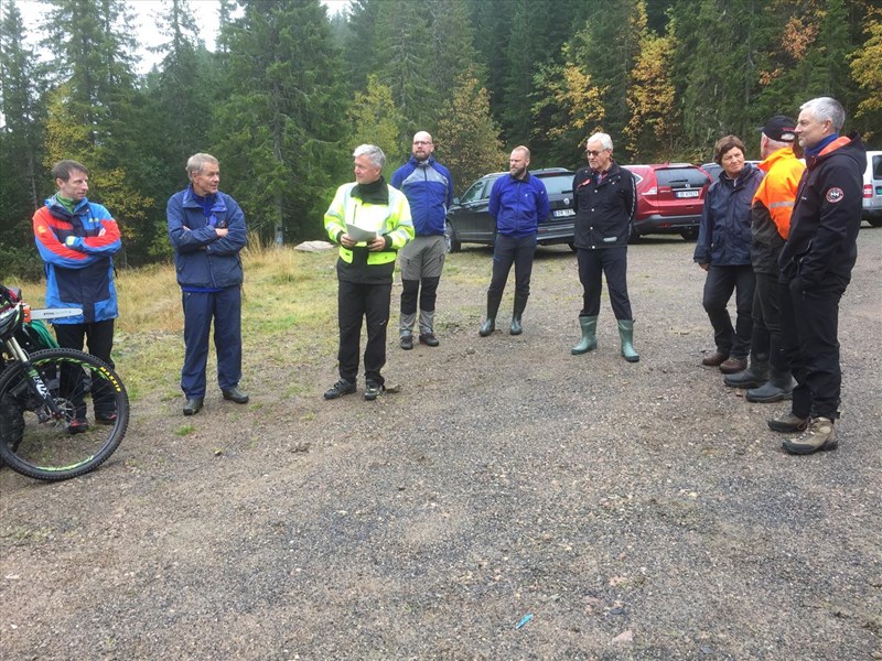 Oppmøte ved Mylla dam: Trond Faanes, Knut Kristansen, Tore H. Rasmussen, Gunstein Hansen, Lasse Grønningsæter, Thomas Knutzen, Hege og Olaf Godli og Lars Petter Fjeld. FOTO: Lene Li Dragland