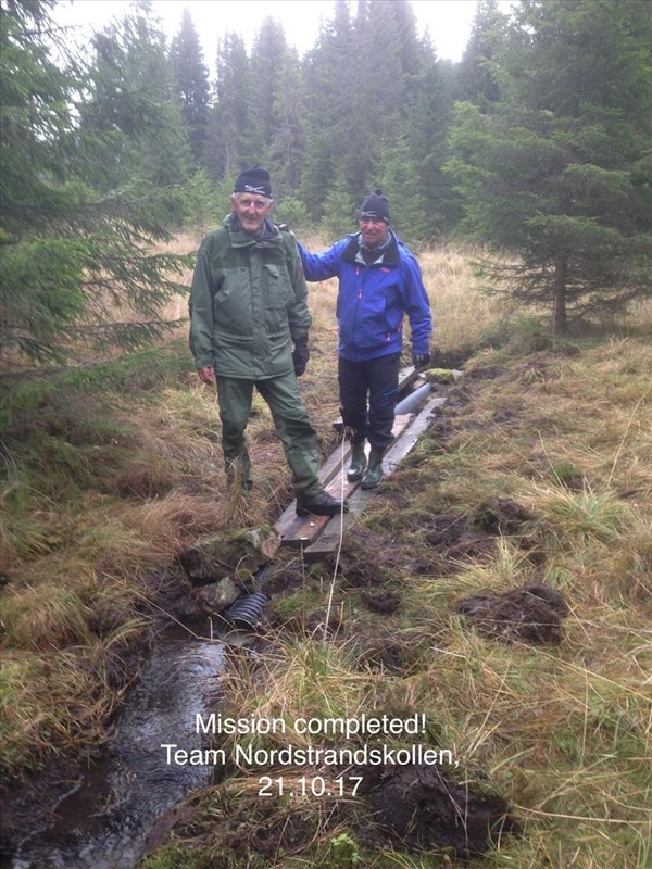 Grøfting i myra før Sørlibakken. John Arff-Pettersen og Jostein Refsnes Foto: Øivind Holum