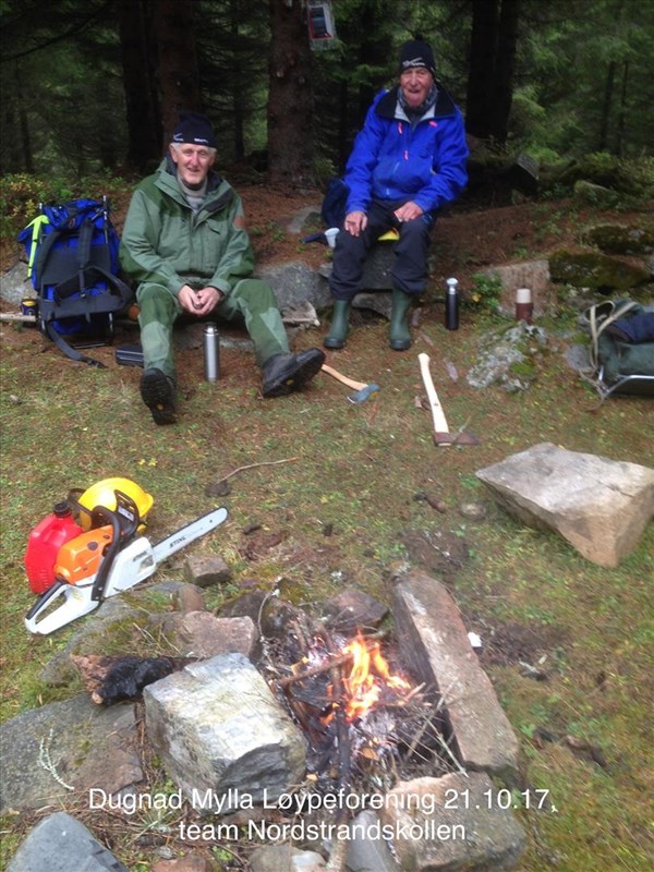 Grøfting i myra før Sørlibakken. John Arff-Pettersen og Jostein Refsnes Foto: Øivind Holum