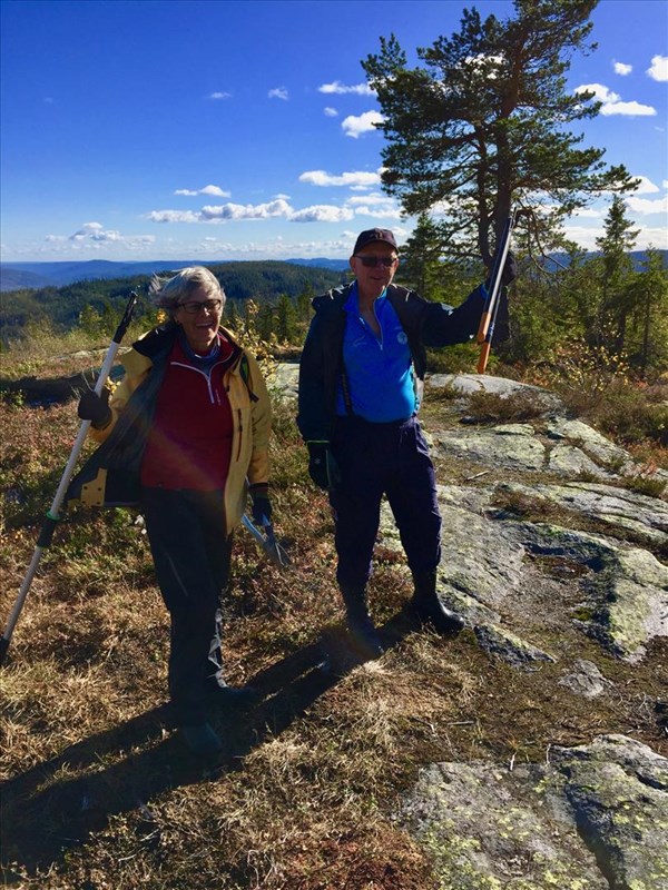 Ellen Hansen og Finn Hammer framme på Bislingen – Formoløypa ferdig ryddet. FOTO: Lene Li Dragland