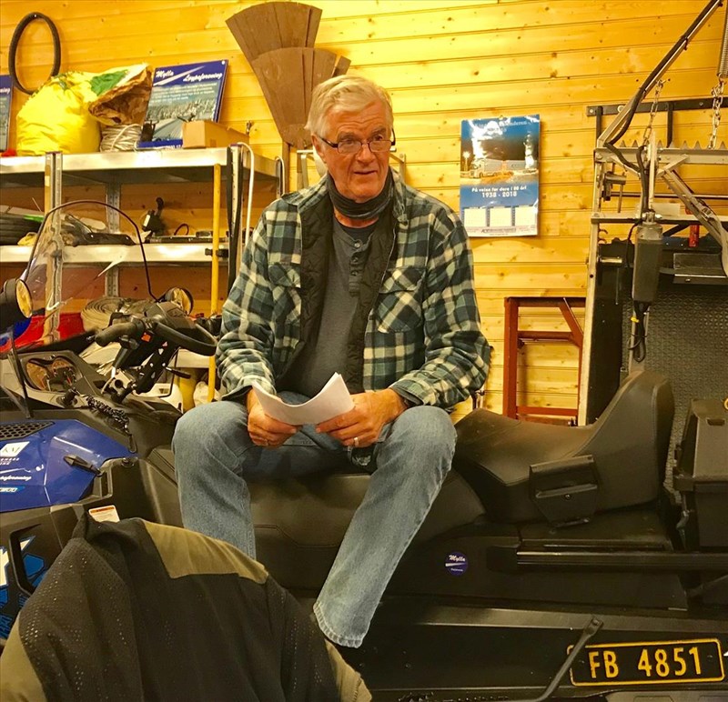 Arild Bernstrøm forteller årsmøtet om siste sesongs opplevelser som løypebas. FOTO: Anne Kvisgaard Gløersen