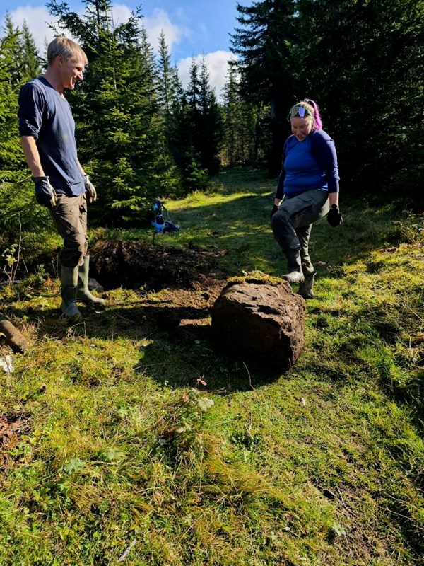 Den digre steinen oppe av jorda, godt jobbet Henrik Ohlsson og Runa Solvang og fotograf Lars Petter Fjeld
