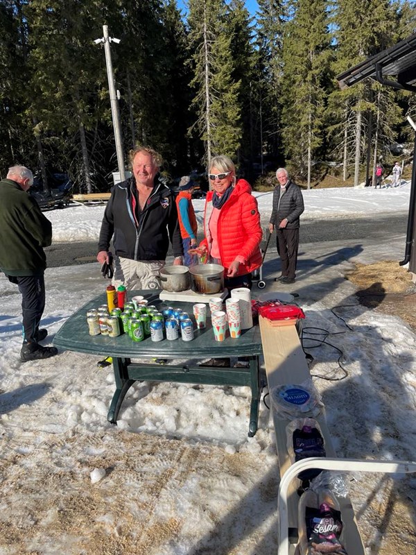 Sverre Sjøblom og Nina Grønnestad Heldrup klare til å ta imot gjestene.