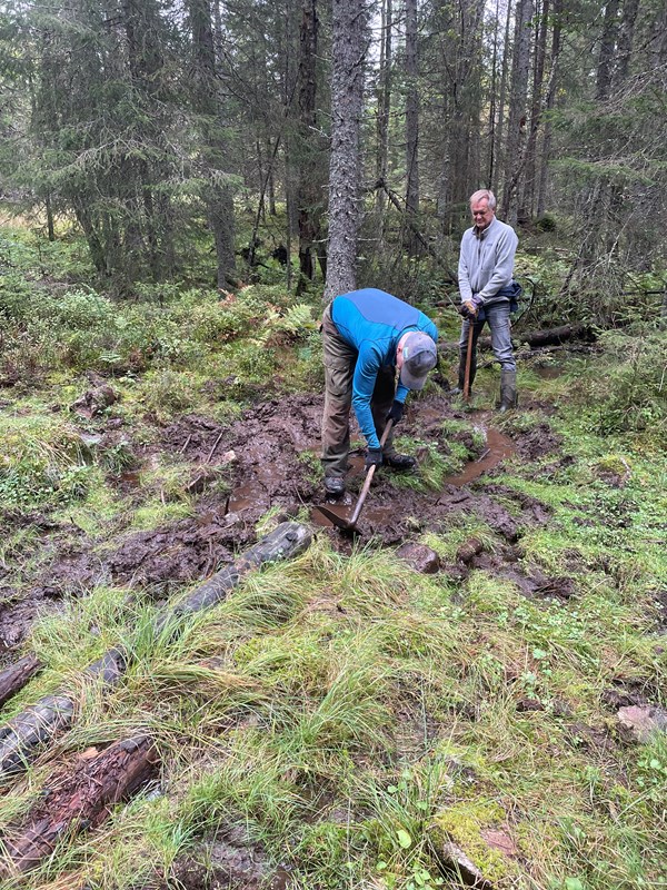 Vått og gjørmete men vannet skal bort. Foto: Lene Li Dragland Vått og gjørmete men vannet skal bort. Foto: Lene Li Dragland