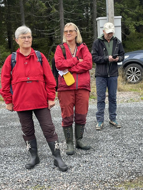 Hege, Lene og Lars Petter på vei ut i løypene. Foto: Nina Grønnestad Heldrup. Hege, Lene og Lars Petter på vei ut i løypene. Foto: Nina Grønnestad Heldrup.
