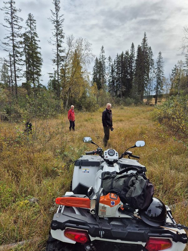 Arild og Arild: Kavling og merking fra Vestend til Elgkollen. Foto: Tore Heldrup Rasmussen. Arild og Arild: Kavling og merking fra Vestend til Elgkollen. Foto: Tore Heldrup Rasmussen.
