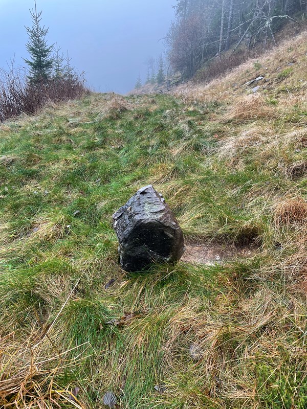Det man vil det får man til, så steinen er borte fra Kanalløypa nå. Foto: Lene Li Dragland