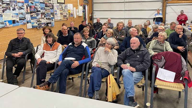 Vi var 44 som fikk servering før medlemsmøtet. Mye å snakke om så vi var sammen en god stund. Foto: Lene Li Dragland