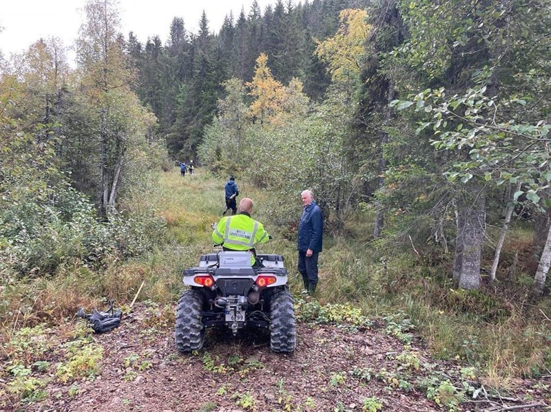 Kavling i løypa fra garasjen langs Fløyta. Stian Hauger, Arild Bernstrøm, Ragnar Bang Huseby, Arild Lund og Odd-Inge Eiklid Foto: Nina Grønnestad Heldrup