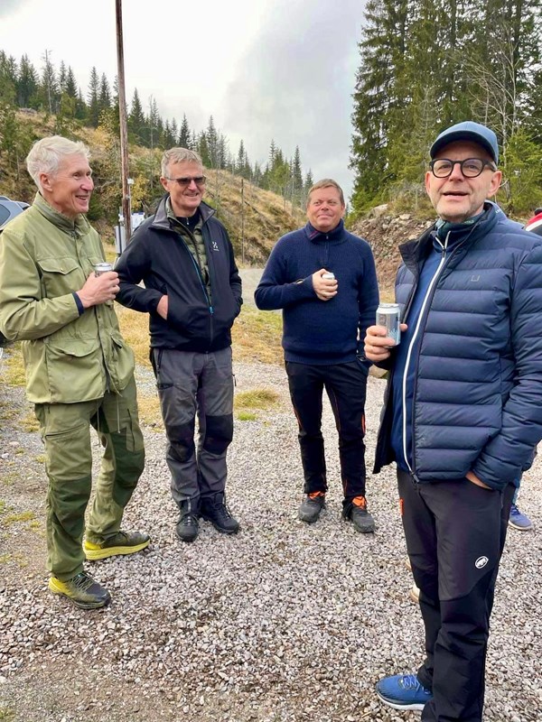 Bent Rodum, Jakob Skogseid, Tore Broholt og Terje J. Ermesjø nyter serveringen før medlemsmøtet. Nina Grønnestad Heldrup 