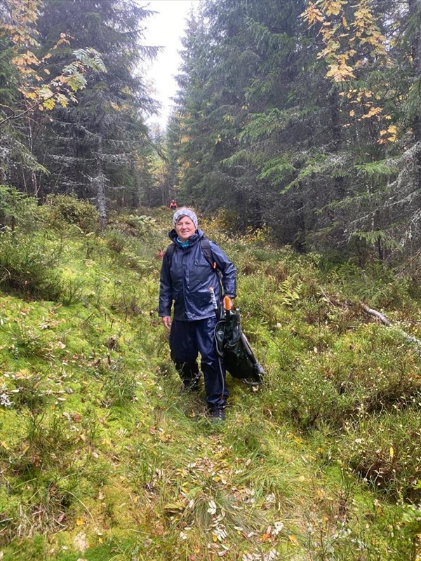 Hege Marie H. Godli på vei nedover den nygamle traseen fra Bislingvegen ned Myllslia. Foto: Sverre Sjøblom