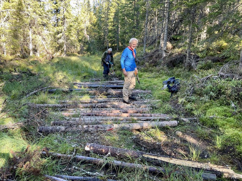 Så bra ble den nye kavlingen i Rundløypa. Anders Heger og Sigurd Bjørnstad. Foto: Lene Li Dragland