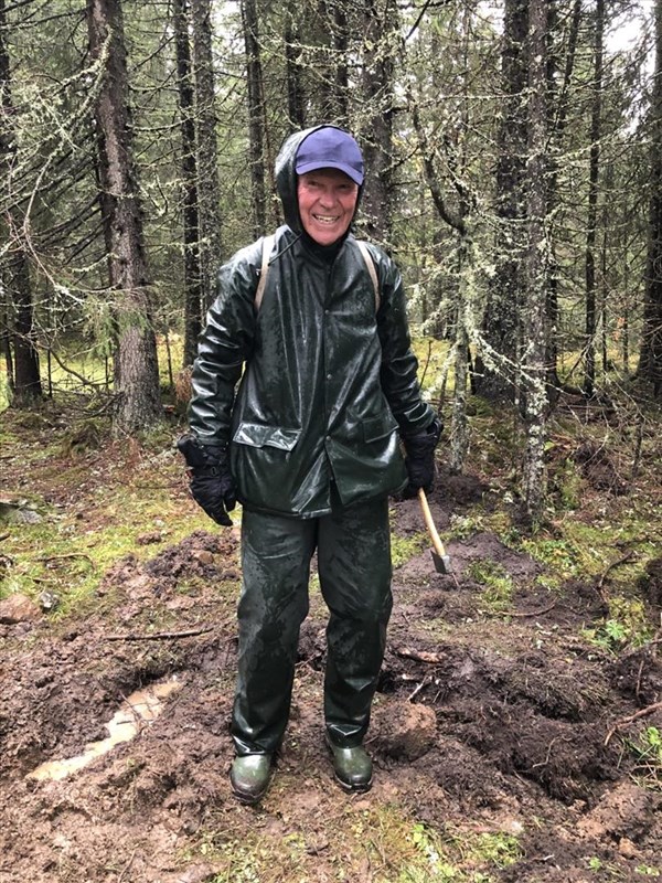 Flott smil i regn og søle i Vestend: Jostein Refsnes. Foto: Heidi Løchen